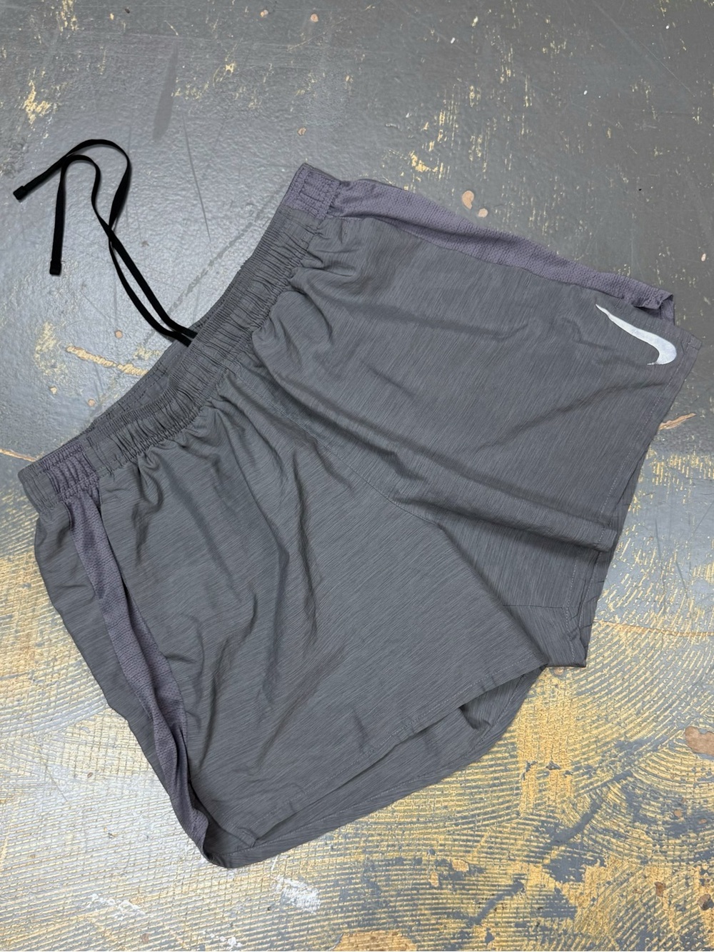 Nike Challenger 4” Running Shorts AJ7685-057 Large 3M Heather Grey